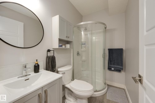 9943 227 Street Nw, Edmonton, AB - Indoor Photo Showing Bathroom