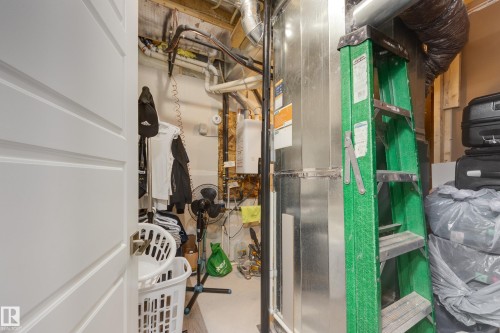 9943 227 Street Nw, Edmonton, AB - Indoor