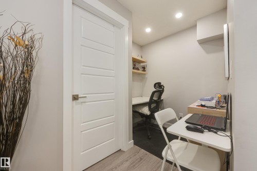 9943 227 Street Nw, Edmonton, AB - Indoor Photo Showing Office