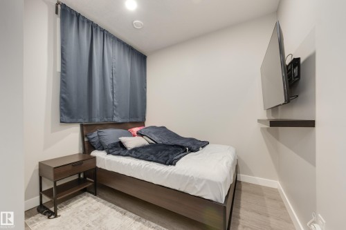 9943 227 Street Nw, Edmonton, AB - Indoor Photo Showing Bedroom