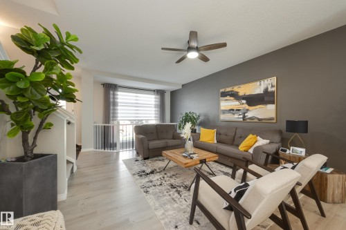 9943 227 Street Nw, Edmonton, AB - Indoor Photo Showing Living Room