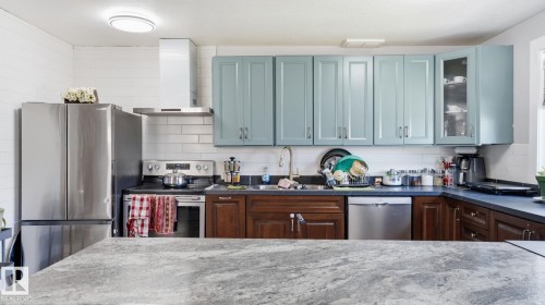 493 Kirkness Road Nw, Edmonton, AB - Indoor Photo Showing Kitchen