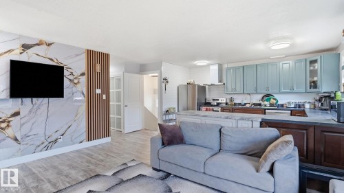 493 Kirkness Road Nw, Edmonton, AB - Indoor Photo Showing Living Room
