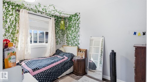 493 Kirkness Road Nw, Edmonton, AB - Indoor Photo Showing Bedroom