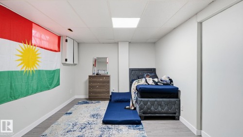 493 Kirkness Road Nw, Edmonton, AB - Indoor Photo Showing Other Room
