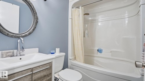 493 Kirkness Road Nw, Edmonton, AB - Indoor Photo Showing Bathroom