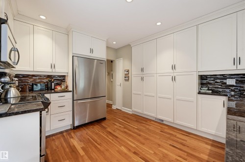 10308 134 Street Nw, Edmonton, AB - Indoor Photo Showing Kitchen