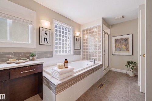 10308 134 Street Nw, Edmonton, AB - Indoor Photo Showing Bathroom
