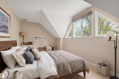 10308 134 Street Nw, Edmonton, AB - Indoor Photo Showing Bedroom