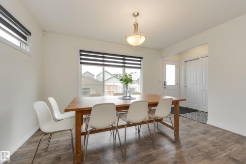 22123 88 Avenue Nw, Edmonton, AB - Indoor Photo Showing Dining Room