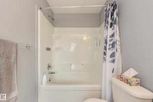 22123 88 Avenue Nw, Edmonton, AB - Indoor Photo Showing Bathroom