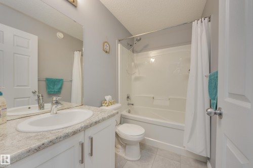22123 88 Avenue Nw, Edmonton, AB - Indoor Photo Showing Bathroom