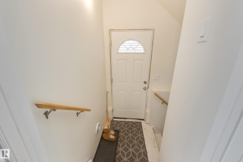 22123 88 Avenue Nw, Edmonton, AB - Indoor Photo Showing Other Room