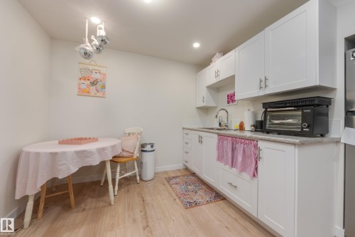 22123 88 Avenue Nw, Edmonton, AB - Indoor Photo Showing Kitchen