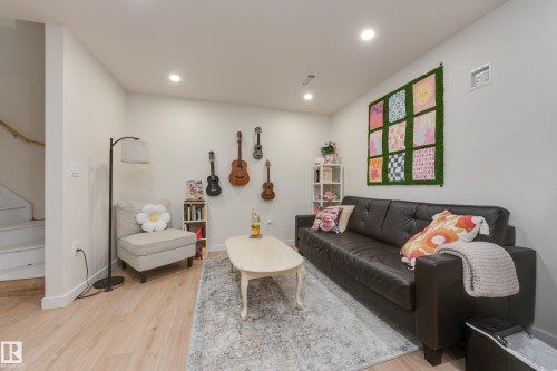 22123 88 Avenue Nw, Edmonton, AB - Indoor