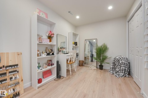 22123 88 Avenue Nw, Edmonton, AB - Indoor Photo Showing Other Room