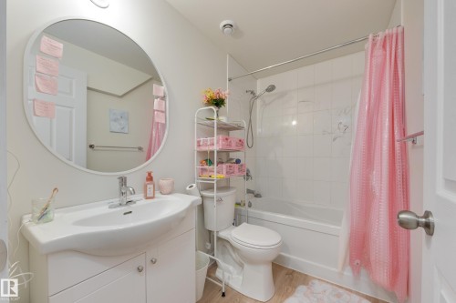 22123 88 Avenue Nw, Edmonton, AB - Indoor Photo Showing Bathroom