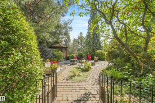 110 Weaver Drive Nw, Edmonton, AB 