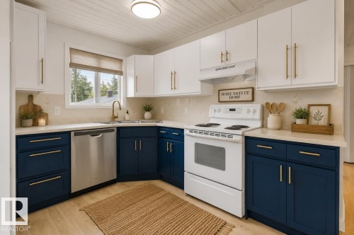 2 Mill Drive, St. Albert, AB - Indoor Photo Showing Kitchen