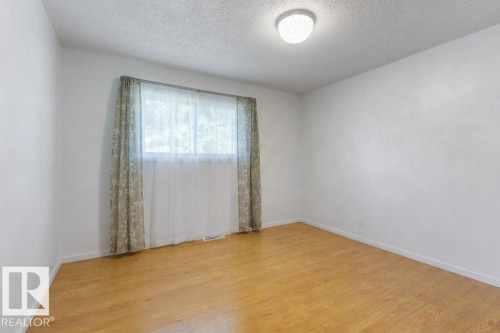 2 Mill Drive, St. Albert, AB - Indoor Photo Showing Other Room