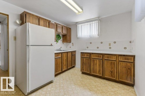 2 Mill Drive, St. Albert, AB - Indoor Photo Showing Kitchen