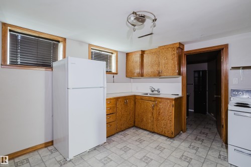 12811 117 Avenue Nw, Edmonton, AB - Indoor Photo Showing Kitchen
