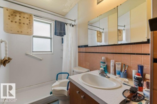 10731 148 Street Nw, Edmonton, AB - Indoor Photo Showing Bathroom