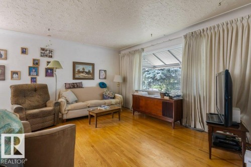 10731 148 Street Nw, Edmonton, AB - Indoor Photo Showing Living Room