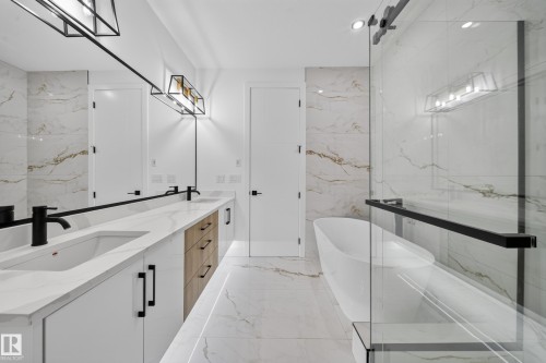 8512 Mayday Run Sw, Edmonton, AB - Indoor Photo Showing Bathroom