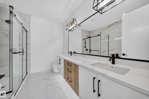 8512 Mayday Run Sw, Edmonton, AB - Indoor Photo Showing Bathroom