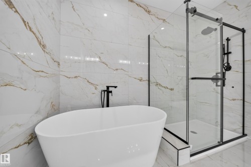8512 Mayday Run Sw, Edmonton, AB - Indoor Photo Showing Bathroom