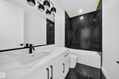 8512 Mayday Run Sw, Edmonton, AB - Indoor Photo Showing Bathroom