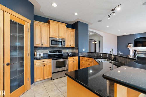 17807 111 Street Nw, Edmonton, AB - Indoor Photo Showing Kitchen