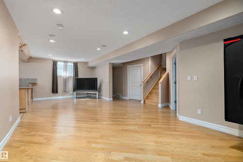 17807 111 Street Nw, Edmonton, AB - Indoor