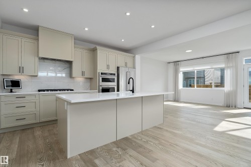 3249 Dixon Way Sw, Edmonton, AB - Indoor Photo Showing Kitchen With Upgraded Kitchen