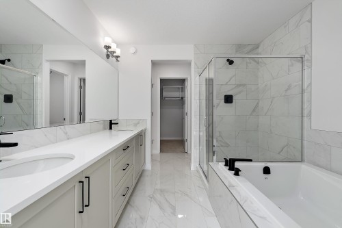 3249 Dixon Way Sw, Edmonton, AB - Indoor Photo Showing Bathroom
