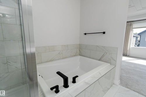 3249 Dixon Way Sw, Edmonton, AB - Indoor Photo Showing Bathroom