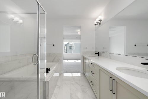 3249 Dixon Way Sw, Edmonton, AB - Indoor Photo Showing Bathroom
