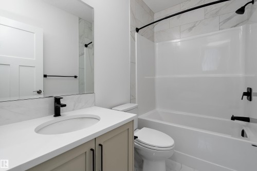 3249 Dixon Way Sw, Edmonton, AB - Indoor Photo Showing Bathroom