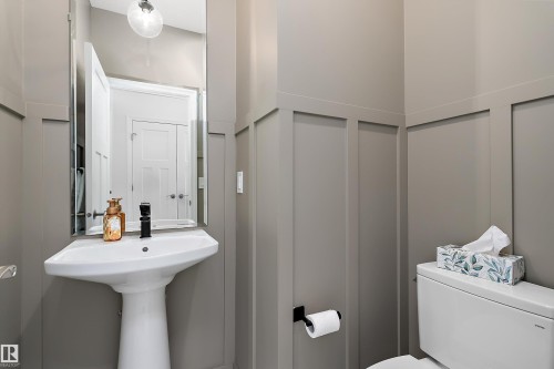 3249 Dixon Way Sw, Edmonton, AB - Indoor Photo Showing Bathroom