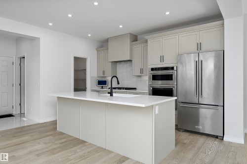 3249 Dixon Way Sw, Edmonton, AB - Indoor Photo Showing Kitchen With Upgraded Kitchen