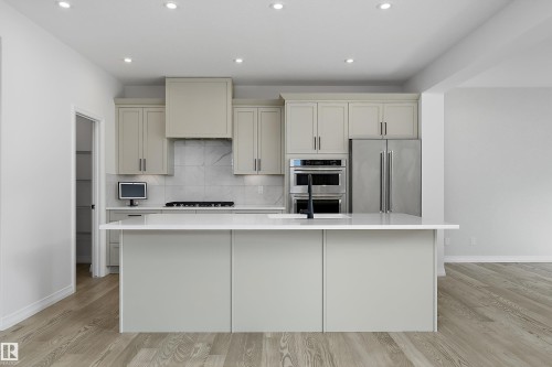 3249 Dixon Way Sw, Edmonton, AB - Indoor Photo Showing Kitchen With Upgraded Kitchen