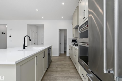 3249 Dixon Way Sw, Edmonton, AB - Indoor Photo Showing Kitchen With Upgraded Kitchen