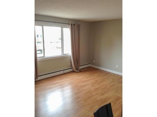 #306 10415 93 St Nw, Edmonton, AB - Indoor Photo Showing Other Room
