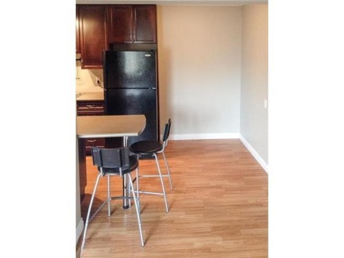 #306 10415 93 St Nw, Edmonton, AB - Indoor Photo Showing Kitchen
