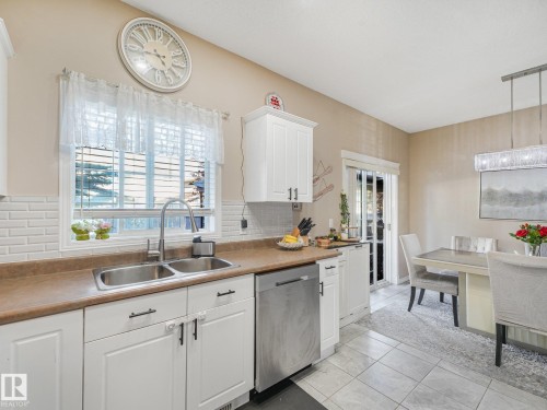 #48 1780 Glastonbury Bv Nw, Edmonton, AB - Indoor Photo Showing Kitchen With Double Sink