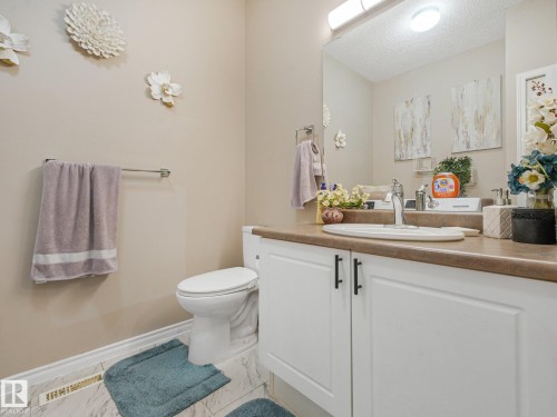 #48 1780 Glastonbury Bv Nw, Edmonton, AB - Indoor Photo Showing Bathroom