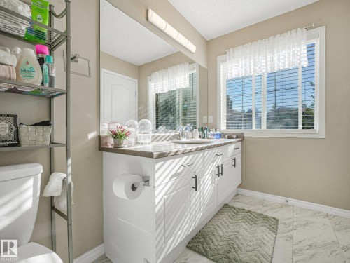 #48 1780 Glastonbury Bv Nw, Edmonton, AB - Indoor Photo Showing Bathroom
