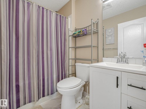 #48 1780 Glastonbury Bv Nw, Edmonton, AB - Indoor Photo Showing Bathroom