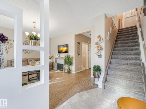 #48 1780 Glastonbury Bv Nw, Edmonton, AB - Indoor Photo Showing Other Room